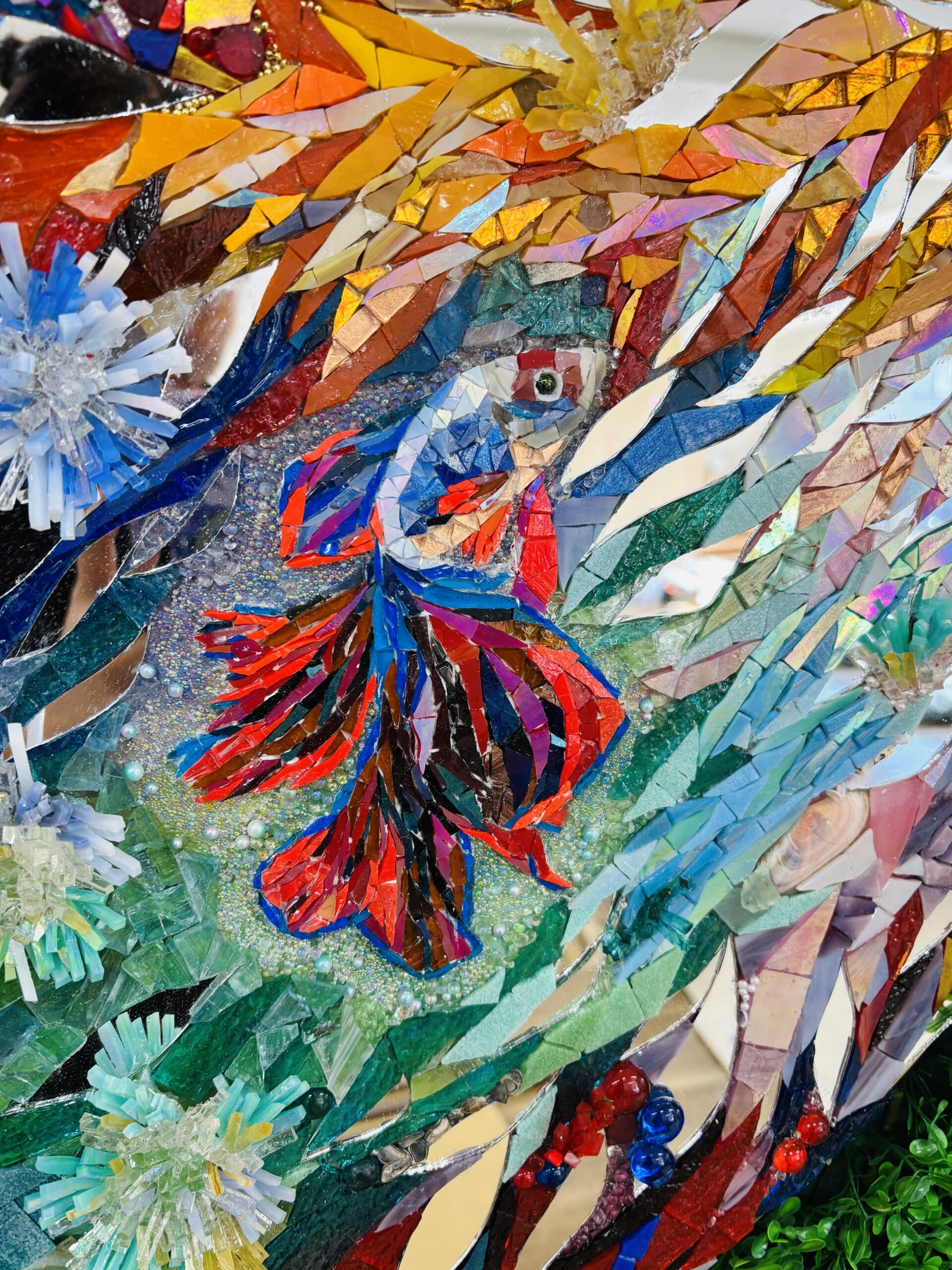 壁面アート（蝶と魚の対話）